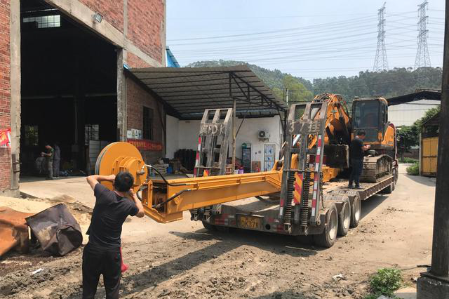 勾機(jī)伸縮臂廠家、挖機(jī)伸縮臂廠家